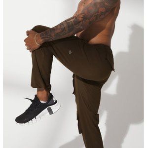 ✨NEW Alo Yoga Mens Cargo Venture Espresso Pants Sz 2XL